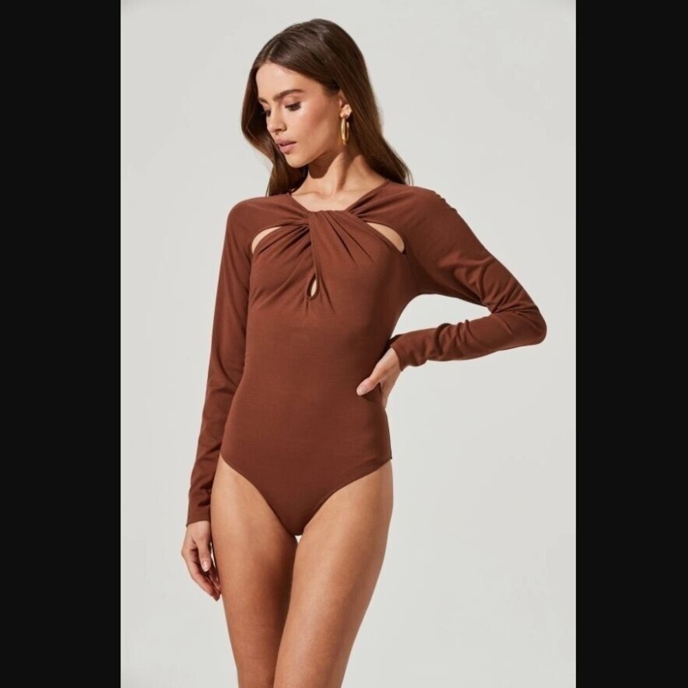 ASTR The Label Brown Long Sleeve Cutout Bodysuit | Medium | NWOT